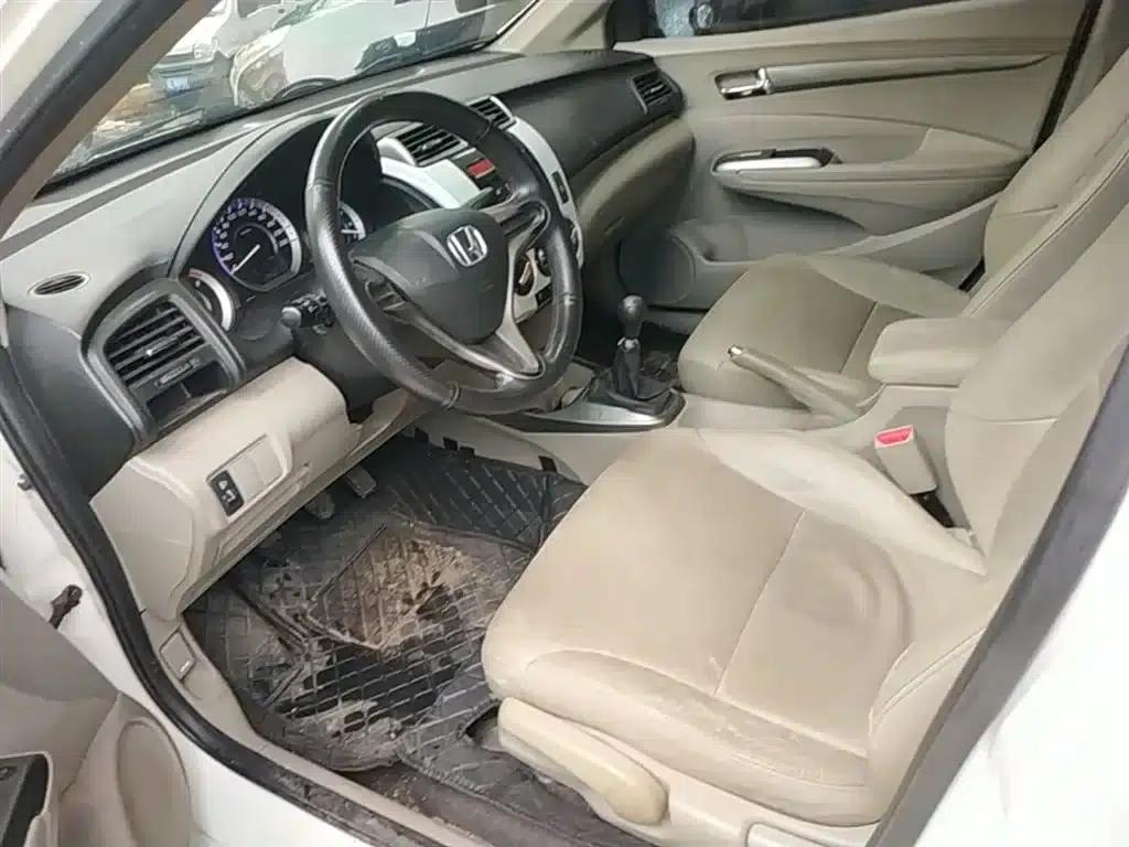 Honda City Classic 2014 Fashion 1.5L Manual Elite Edition — миниатюра 15