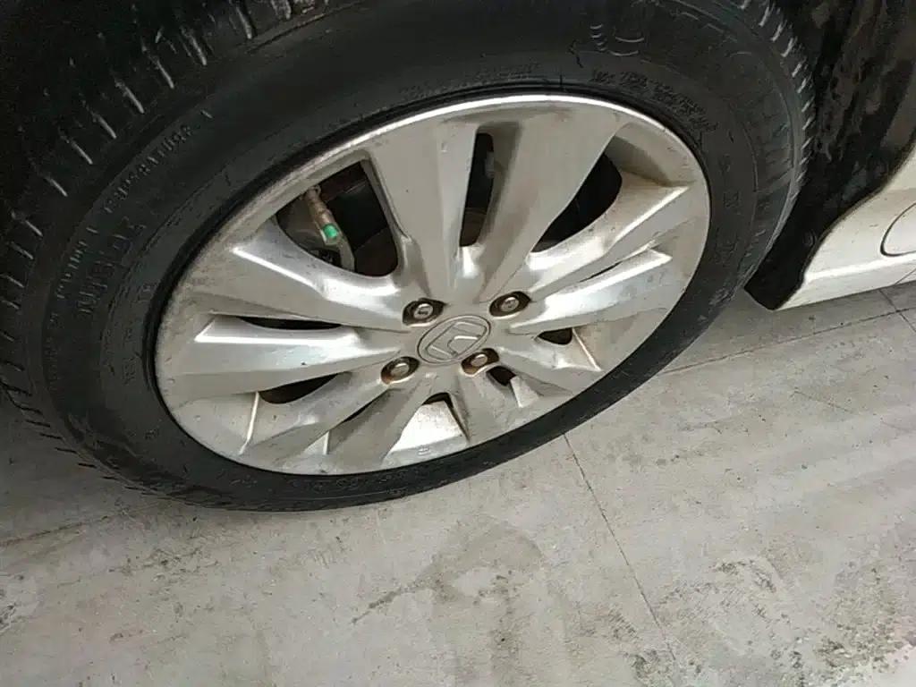 Honda City Classic 2014 Fashion 1.5L Manual Elite Edition — миниатюра 23