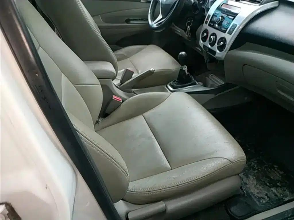 Honda City Classic 2014 Fashion 1.5L Manual Elite Edition — миниатюра 25