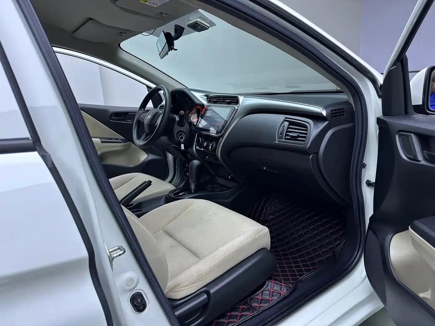 Honda City 2017 1.5L CVT Comfort Edition — миниатюра 12