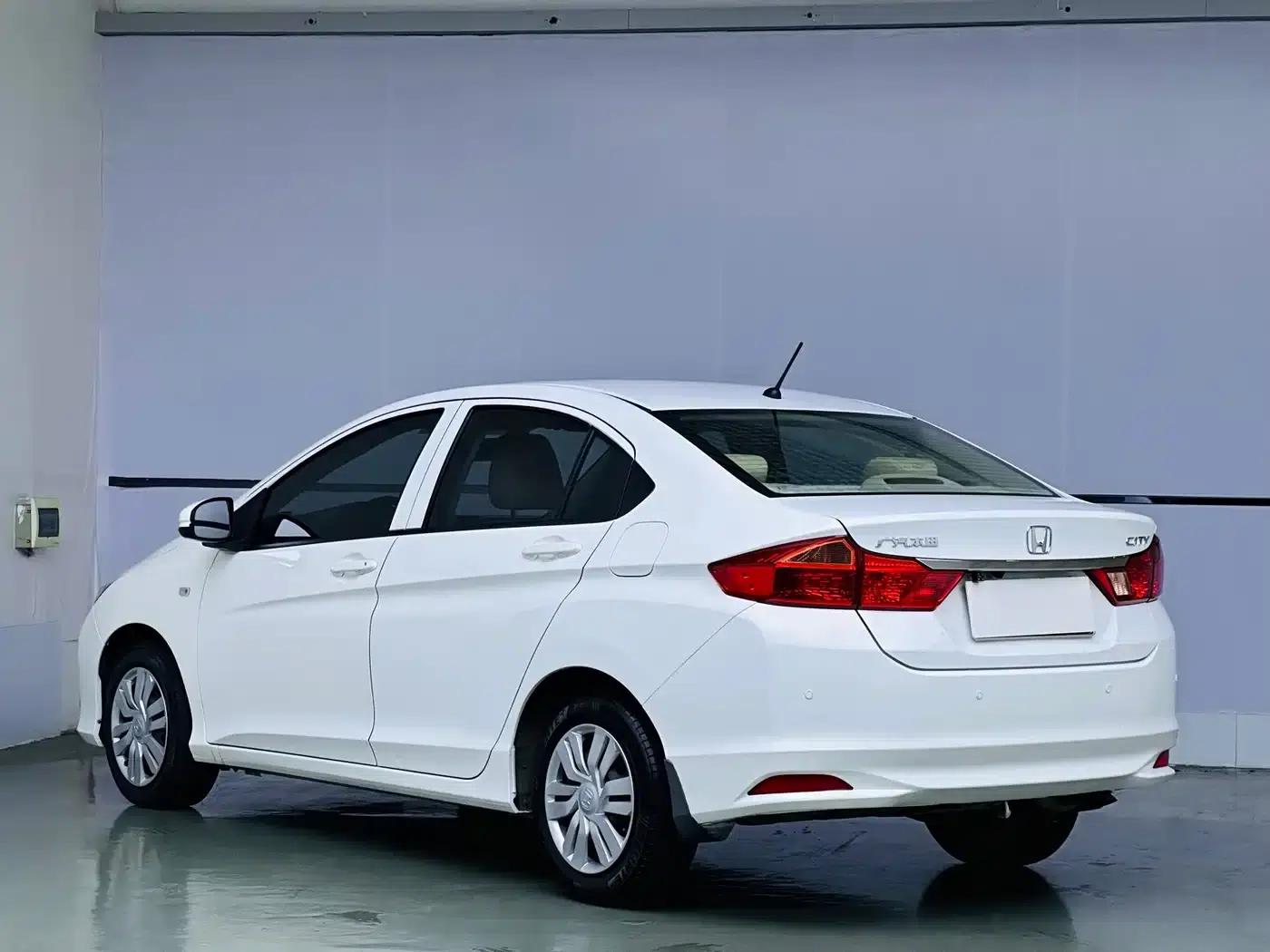 Honda City 2017 1.5L CVT Comfort Edition — миниатюра 4