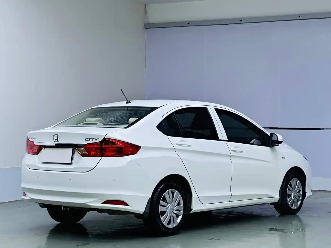 Honda City 2017 1.5L CVT Comfort Edition — миниатюра 6