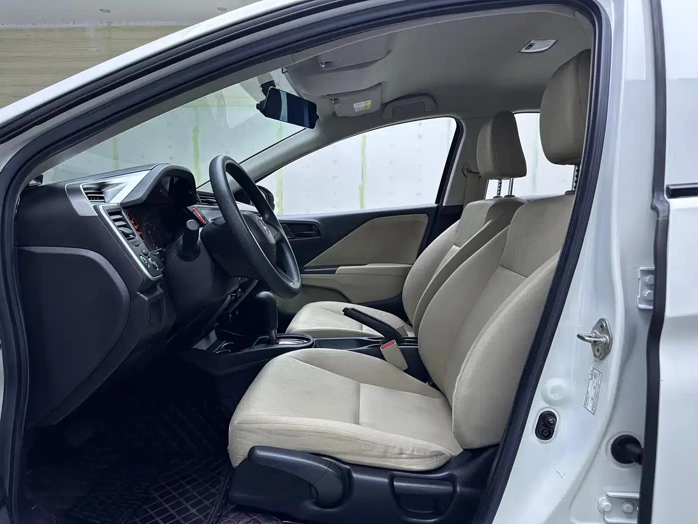 Honda City 2017 1.5L CVT Comfort Edition — миниатюра 8