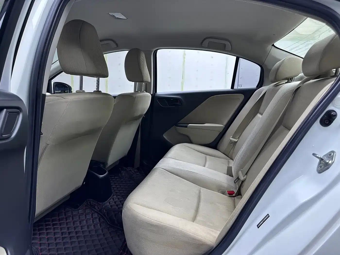 Honda City 2017 1.5L CVT Comfort Edition — миниатюра 9