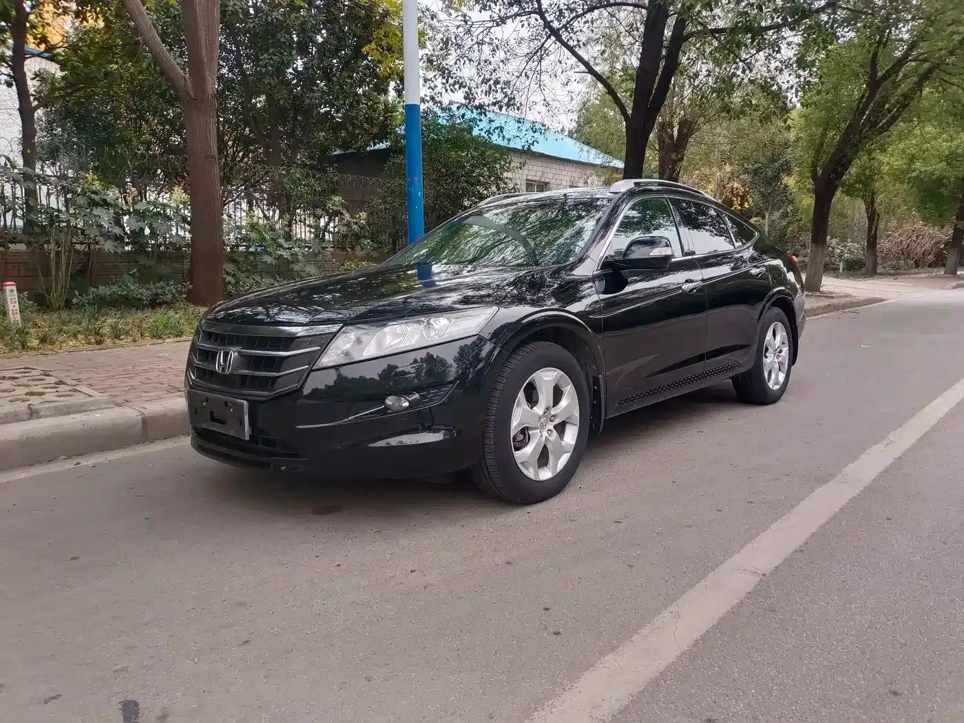 Crosstour 2012 2.4L Luxury Edition — миниатюра 1
