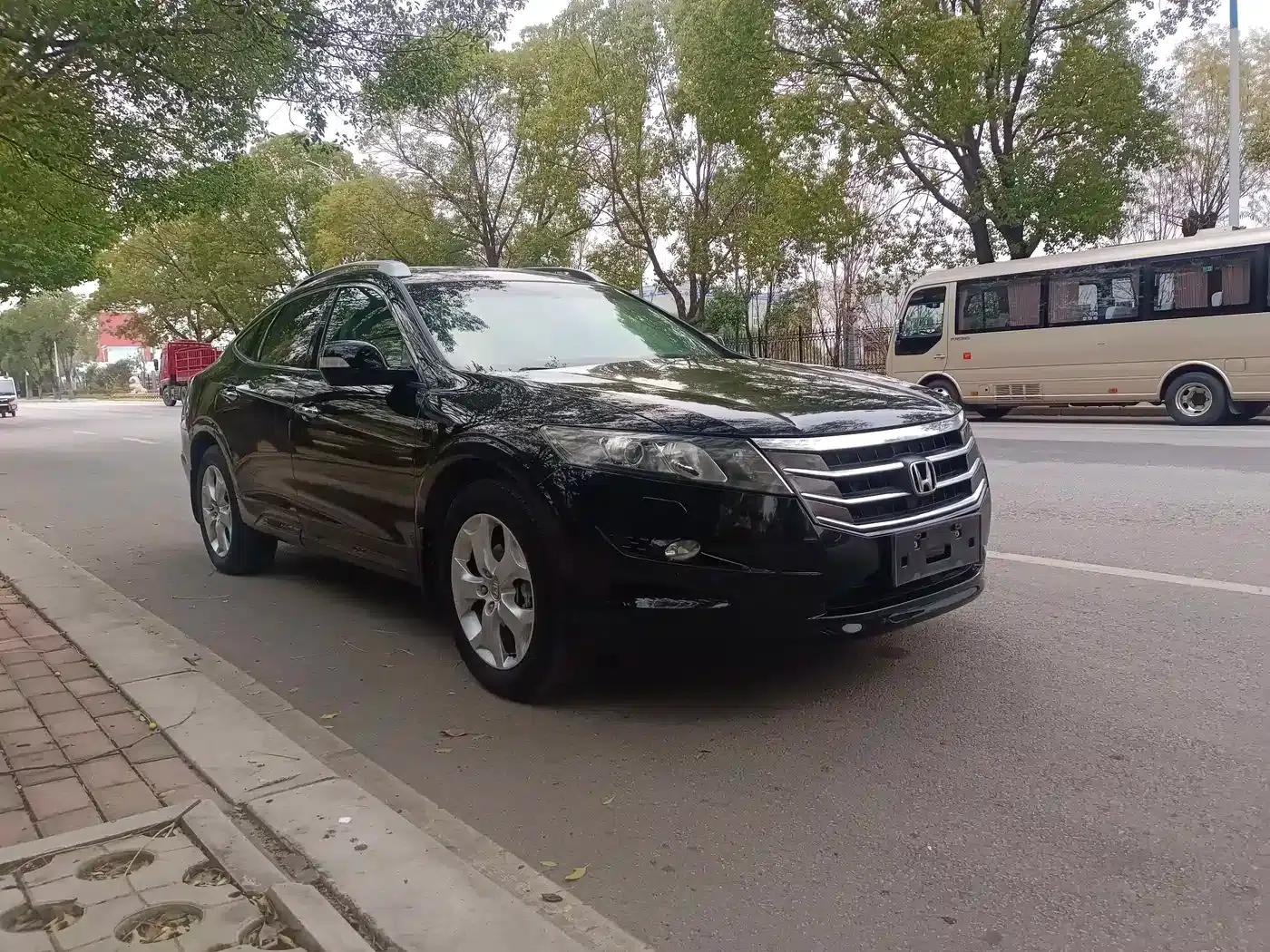 Crosstour 2012 2.4L Luxury Edition — миниатюра 2