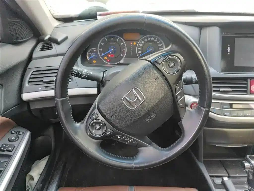 Crosstour 2016 2.4L Luxury Edition — миниатюра 3