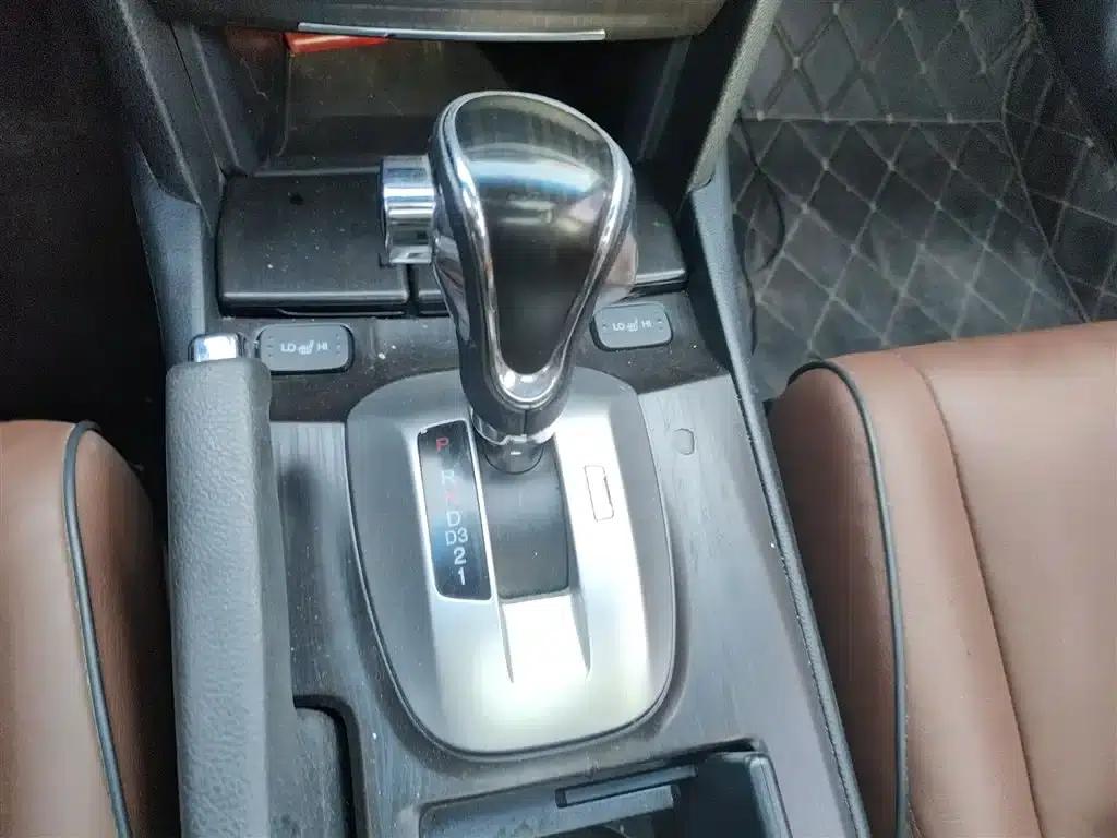 Crosstour 2016 2.4L Luxury Edition — миниатюра 7