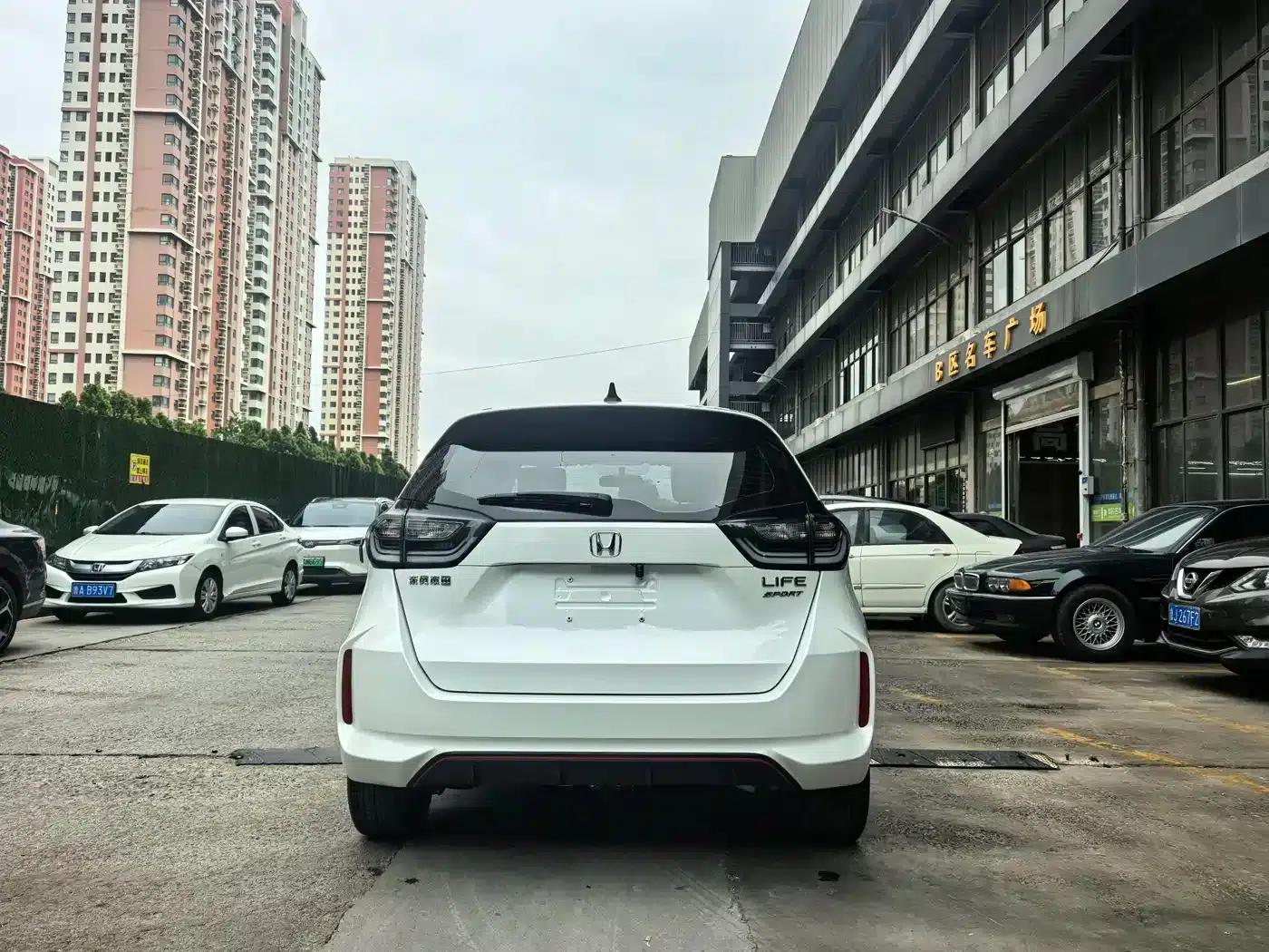 LIFE 2021 1.5L CVT SPORT Edition — миниатюра 5