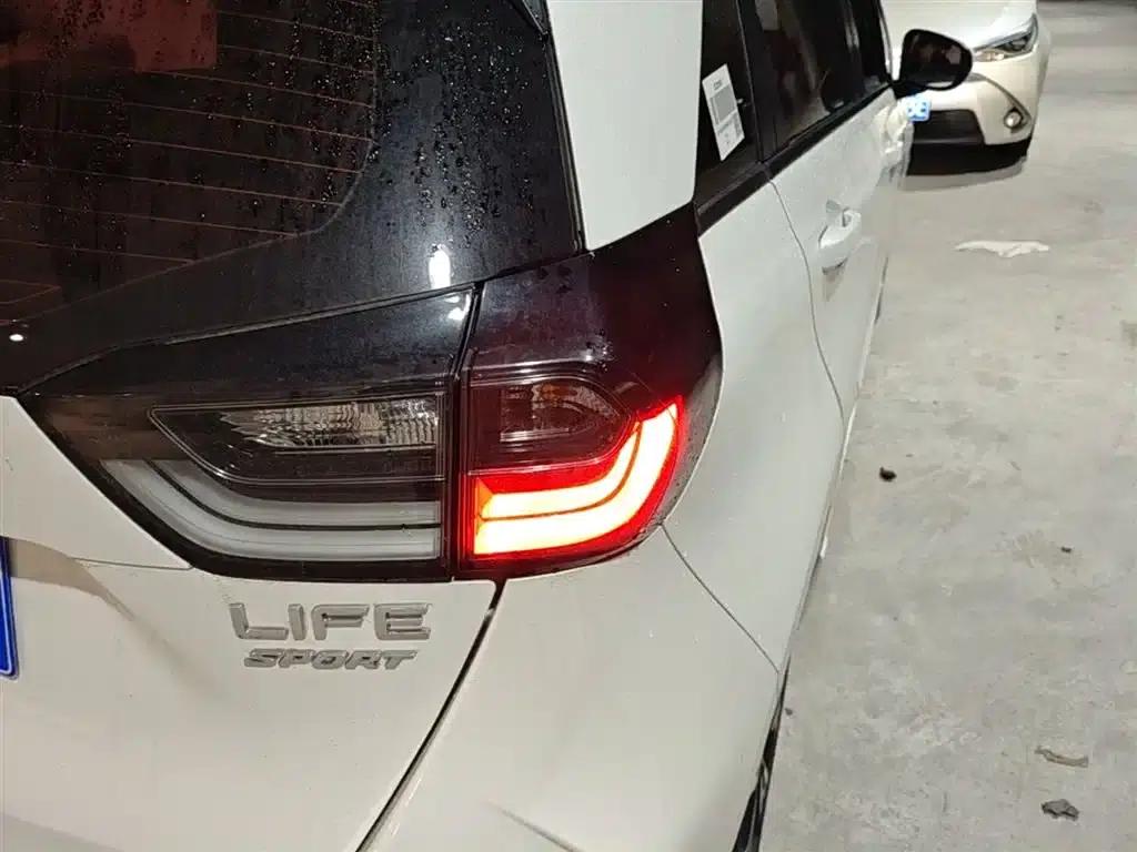 LIFE 2021 1.5L CVT SPORT Edition — миниатюра 8