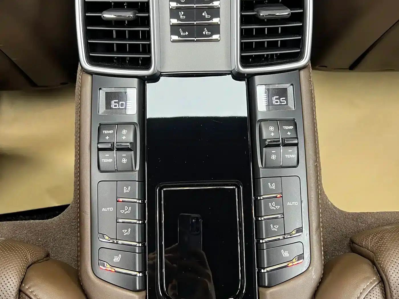 Panamera 2016 Panamera 4 Edition 3.0T — миниатюра 20