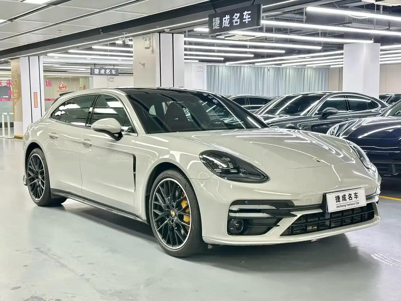 Panamera 2017 Panamera 4 Sport Turismo 3.0T — миниатюра 1