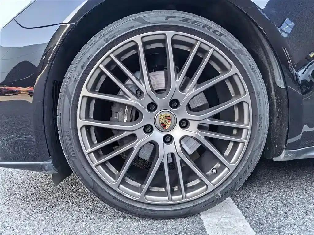 2023 Panamera Facelift: Panamera Executive Long Wheelbase Platinum Edition 2.9T — миниатюра 19