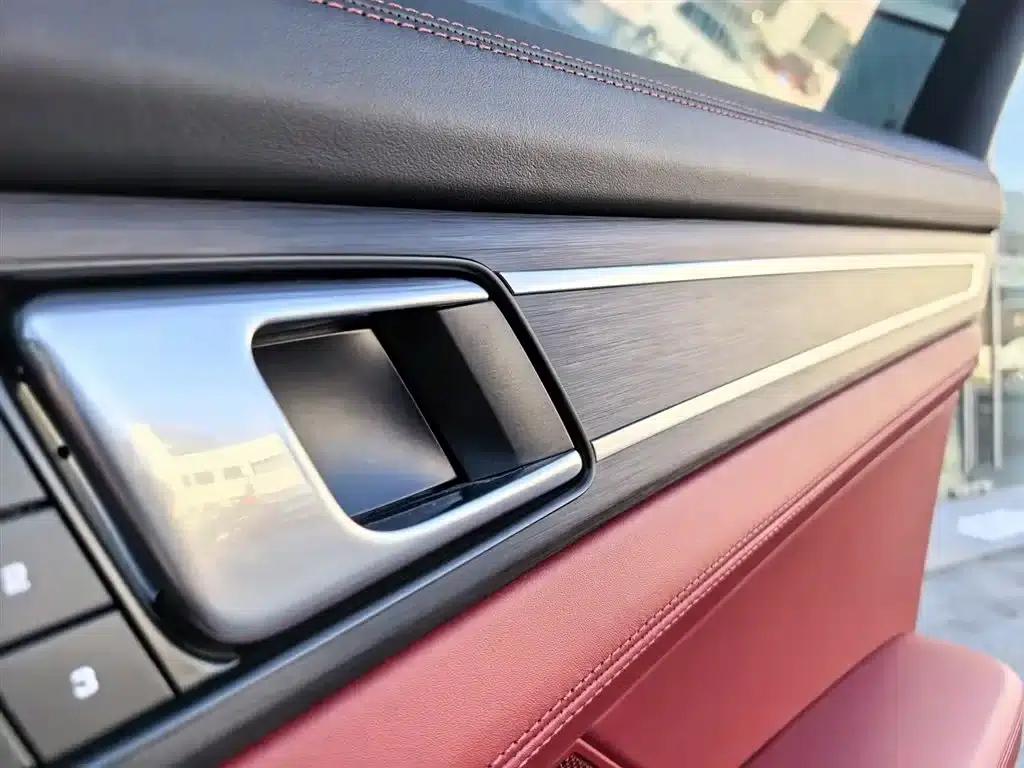 2023 Panamera Facelift: Panamera Executive Long Wheelbase Platinum Edition 2.9T — миниатюра 24
