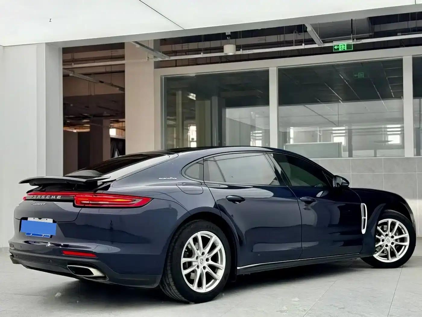2017 Panamera 4 Executive Long Wheelbase 3.0T — миниатюра 2