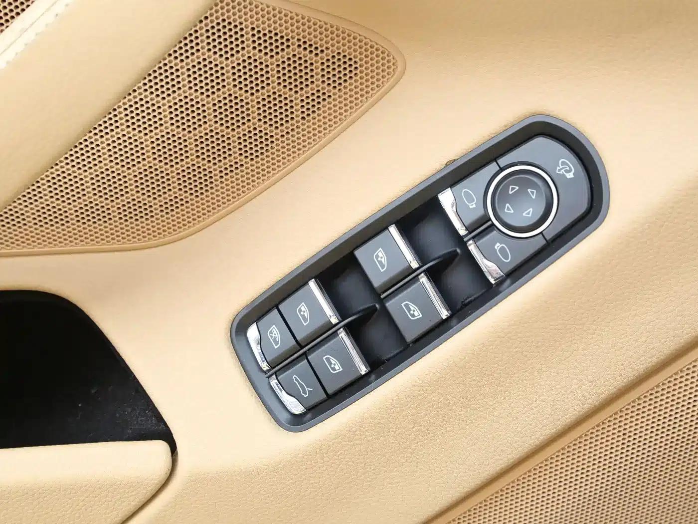 Panamera 2010 Panamera 4 3.6L — миниатюра 14