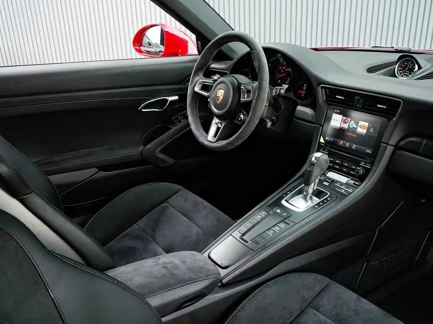 Porsche 911 2017 Carrera 4 GTS 3.0T — миниатюра 16