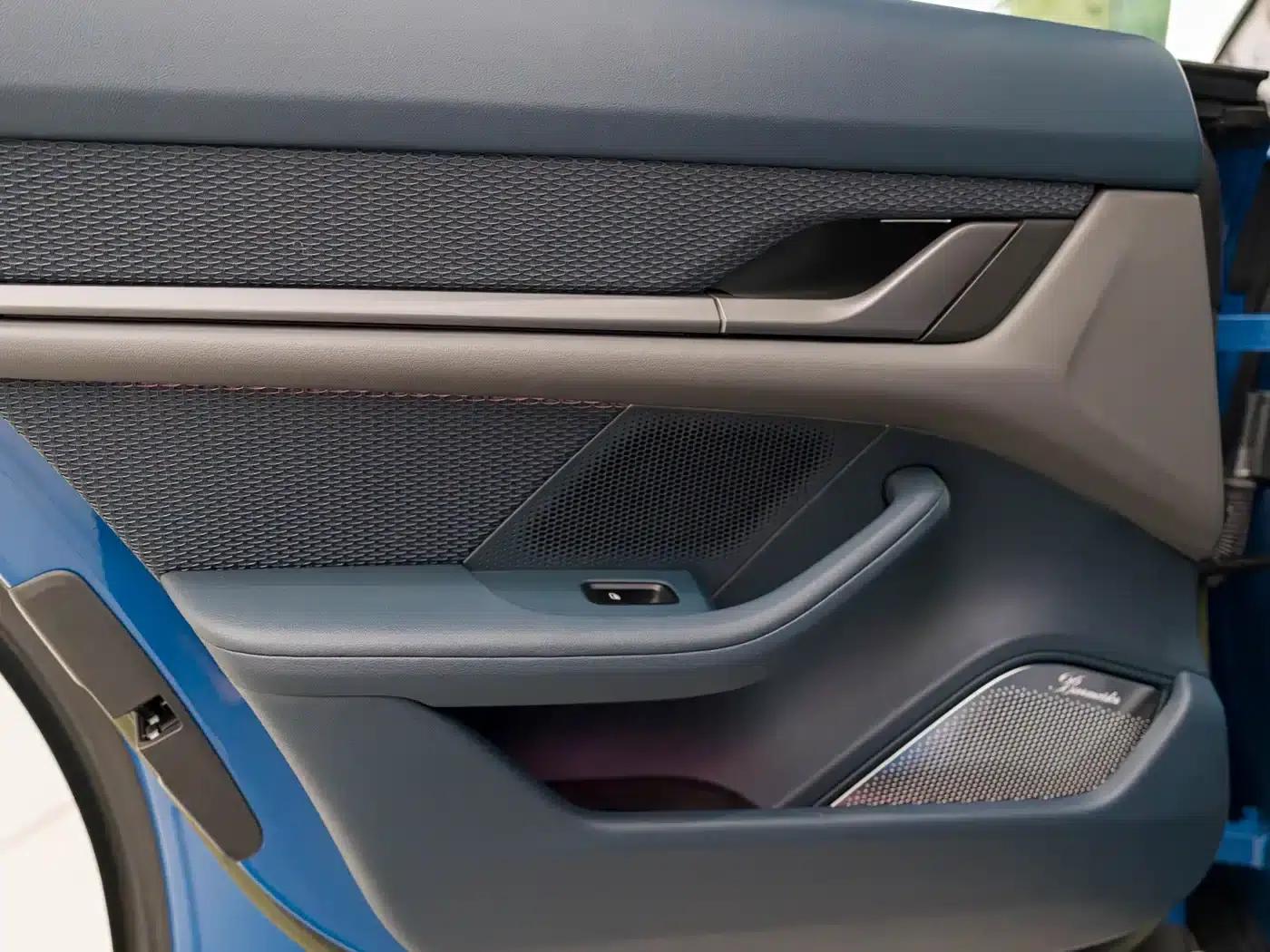 Taycan 2022 Taycan 4 Cross Turismo — миниатюра 12