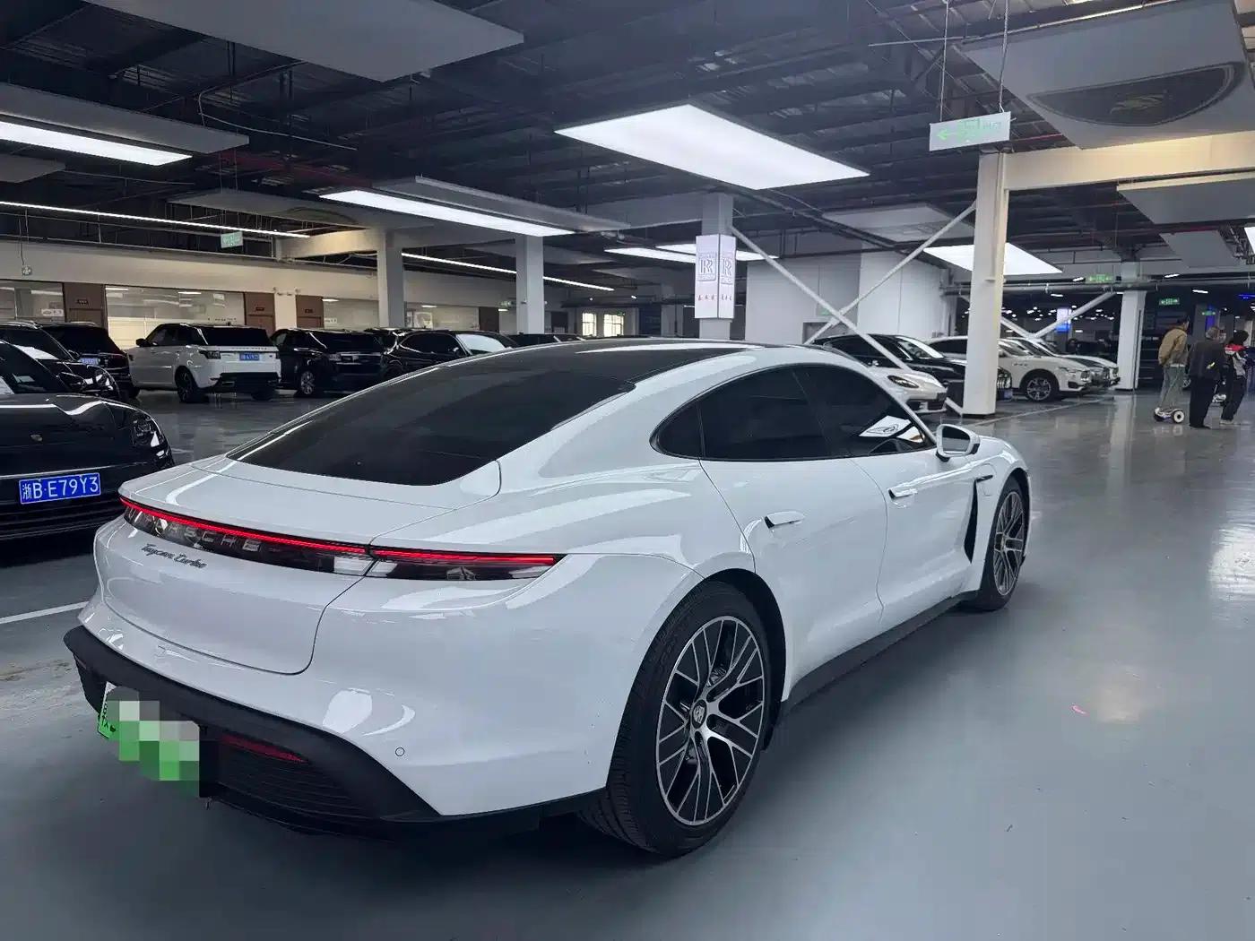 2020 Taycan — миниатюра 15