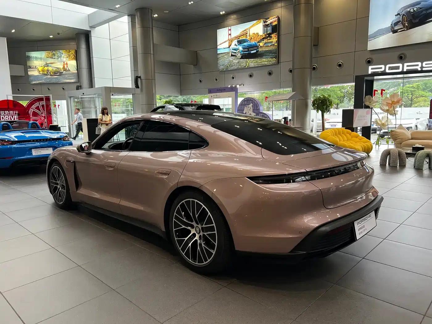 2022 Taycan — миниатюра 4