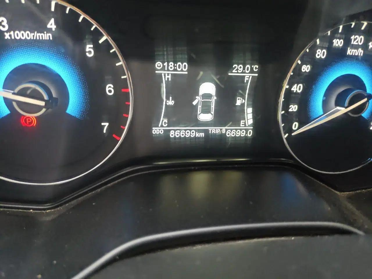 Dongfeng Fengon 580 2017 1.5T Manual Luxury Model — миниатюра 13