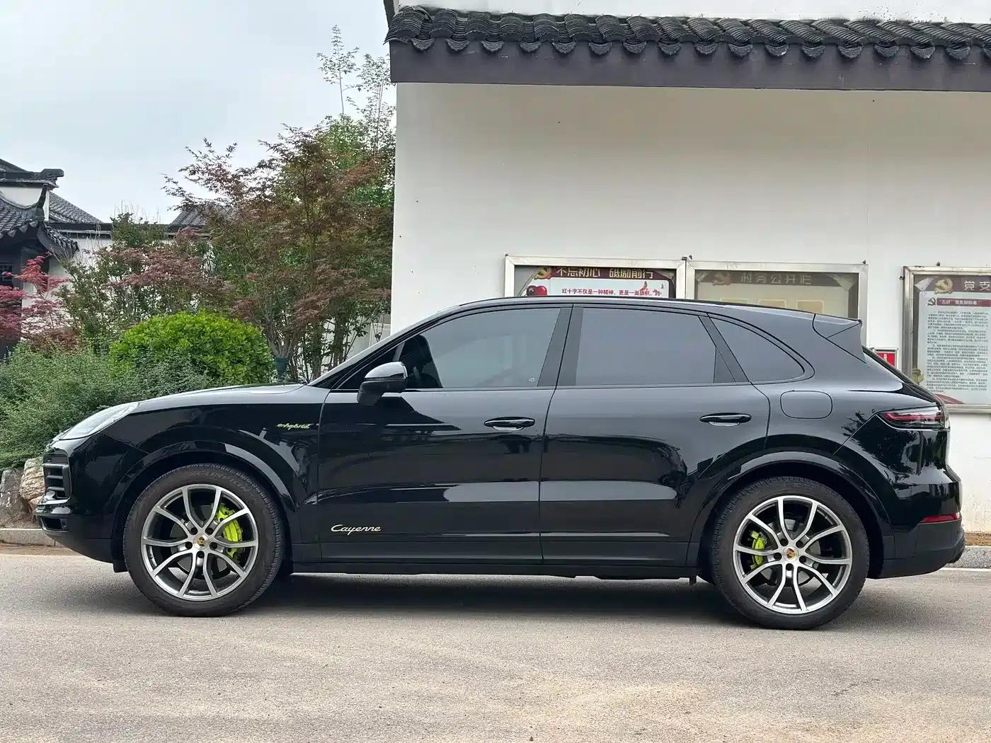 2023 Cayenne E-Hybrid 2.0T Platinum Edition — миниатюра 13