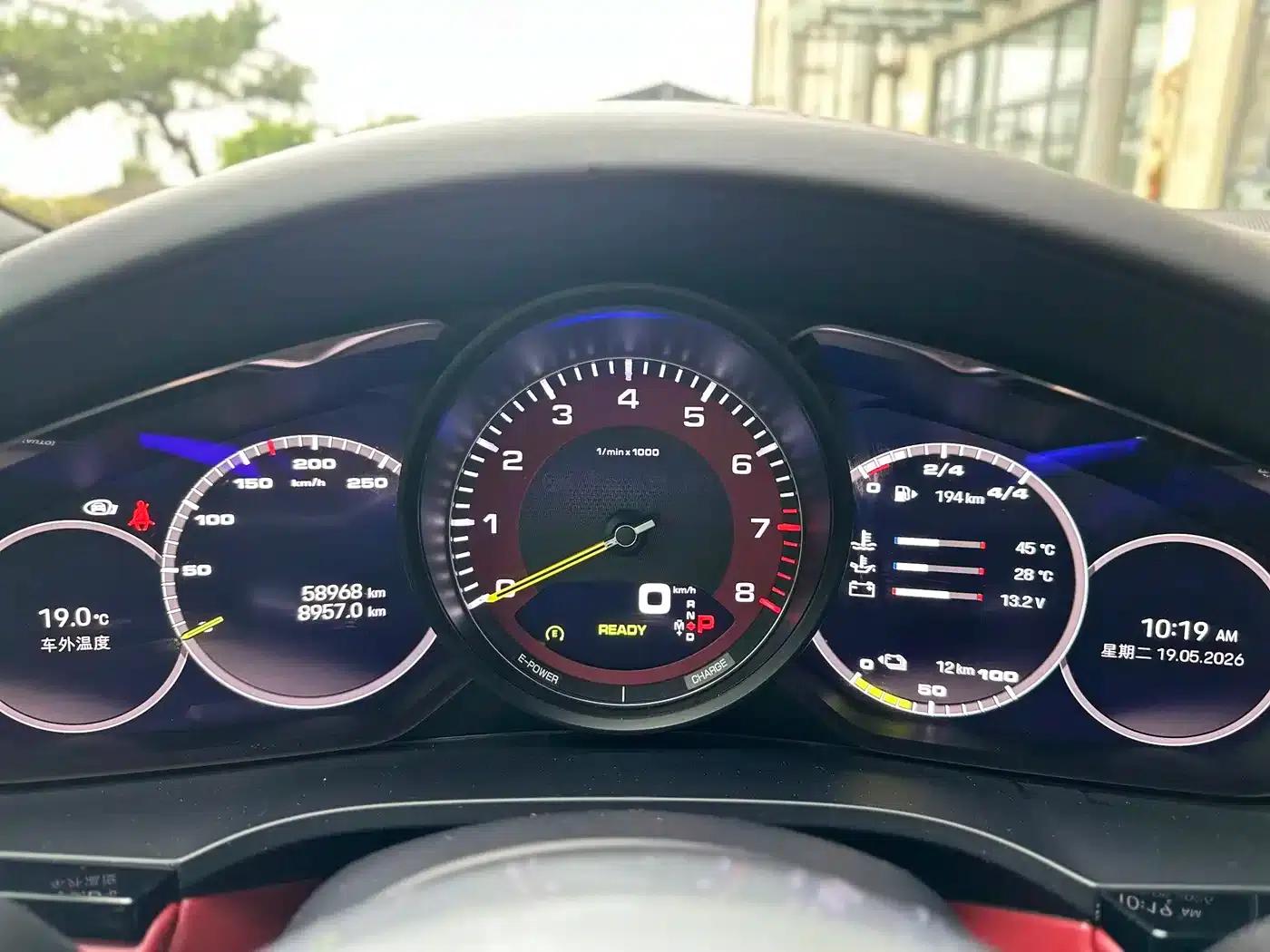 2023 Cayenne E-Hybrid 2.0T Platinum Edition — миниатюра 8