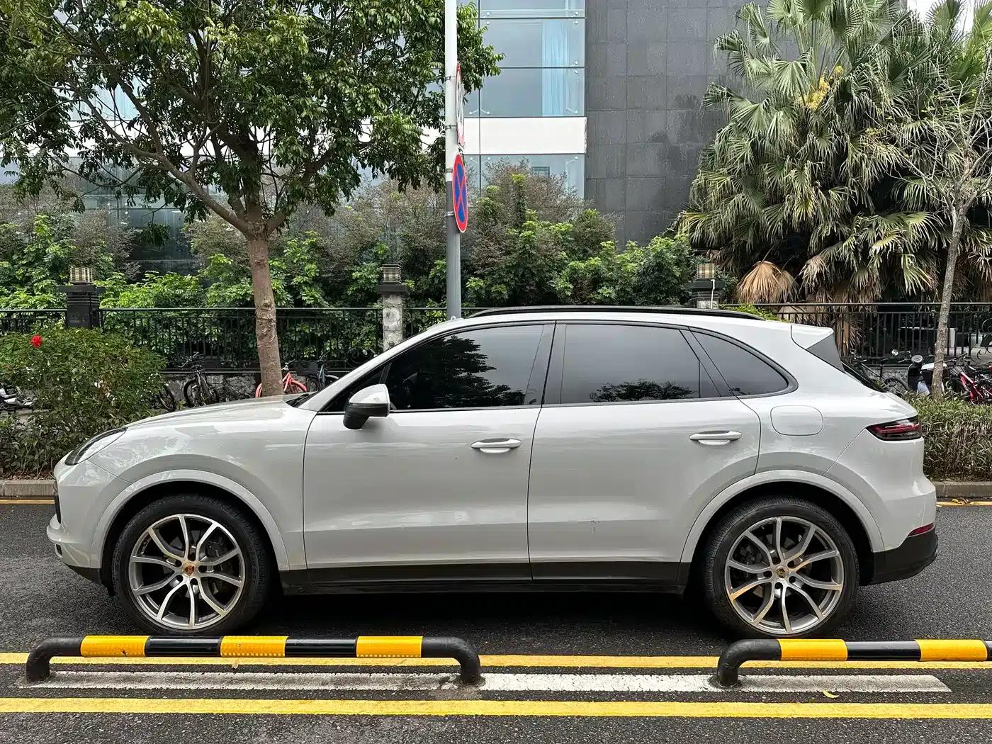 2022 Cayenne E-Hybrid 2.0T Platinum Edition — миниатюра 10