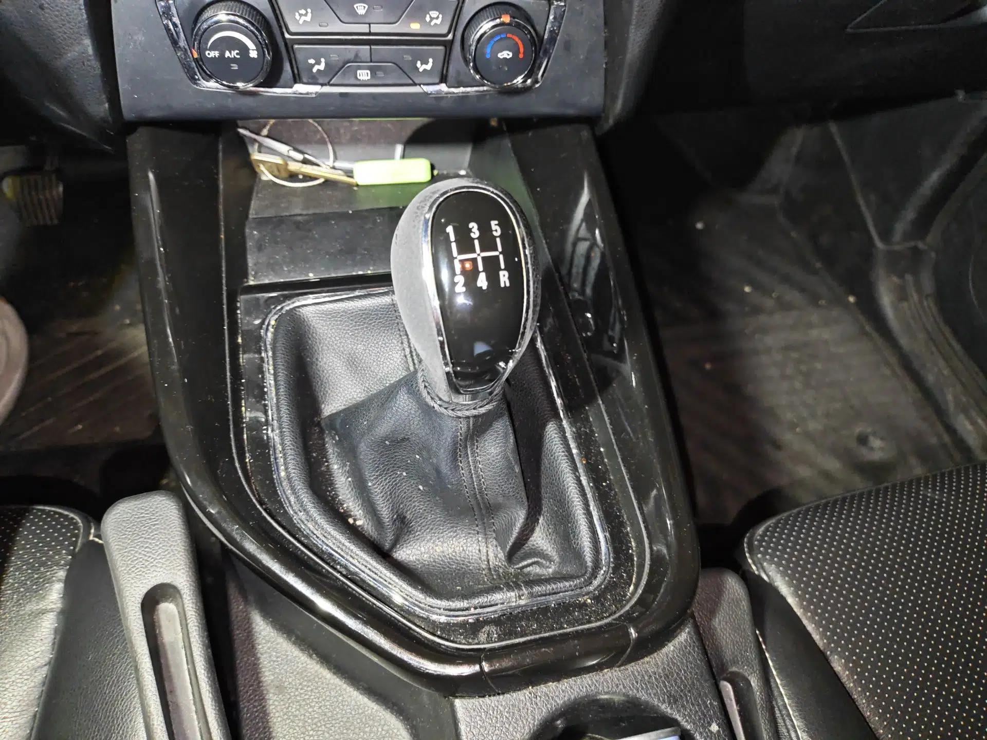 Dongfeng Fengon S560 2018 1.8L Manual Comfort 7-Seater — миниатюра 13