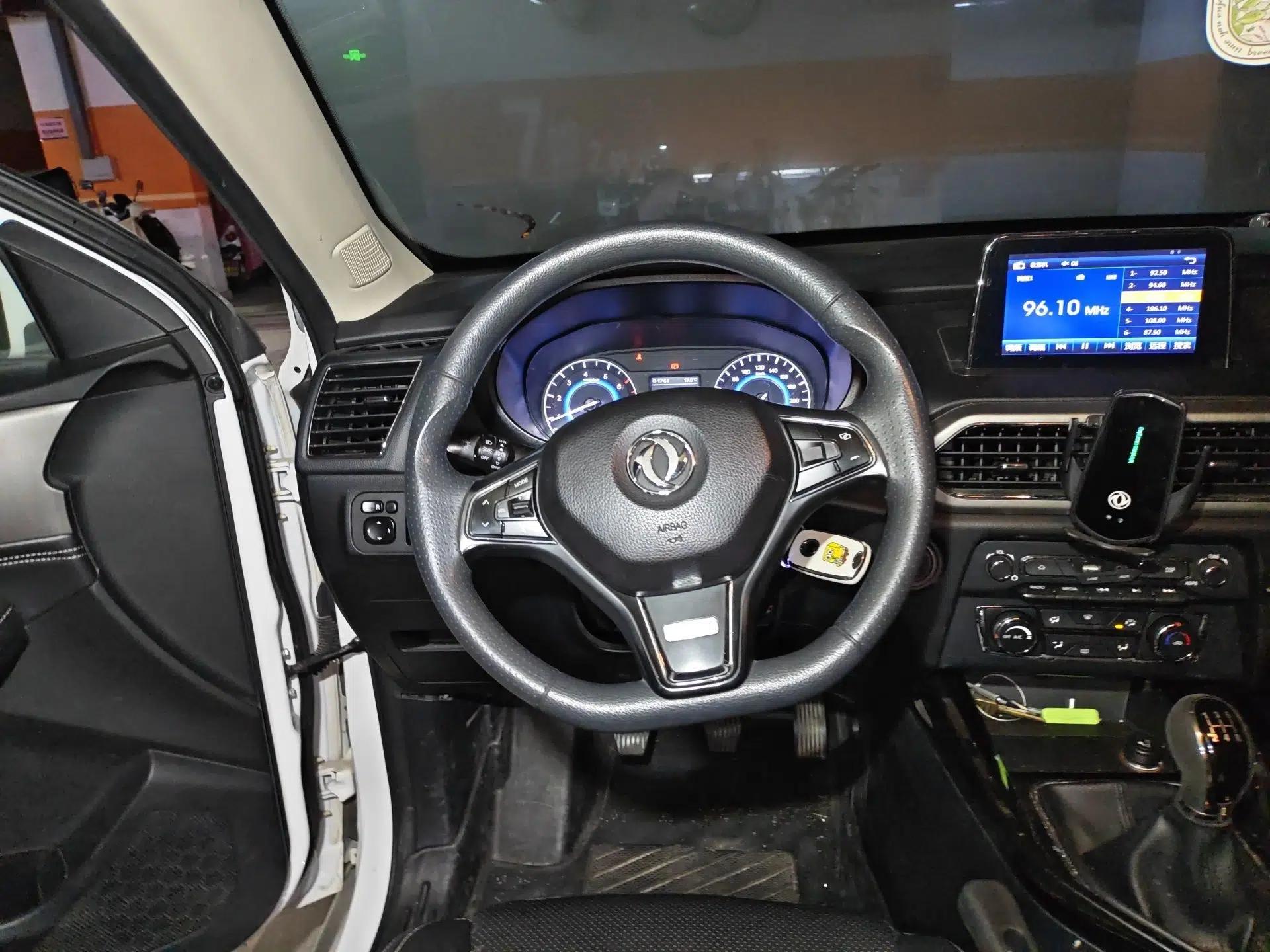Dongfeng Fengon S560 2018 1.8L Manual Comfort 7-Seater — миниатюра 9