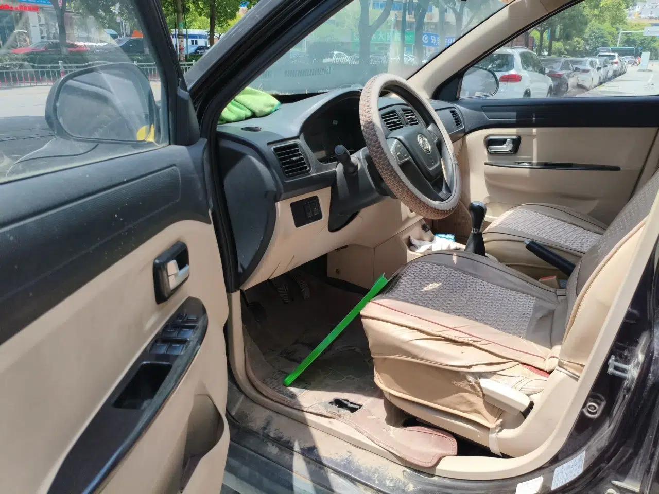 Dongfeng Fengon 370 2016 1.5L Manual Standard Edition SFG15-05 7 Seats — миниатюра 17