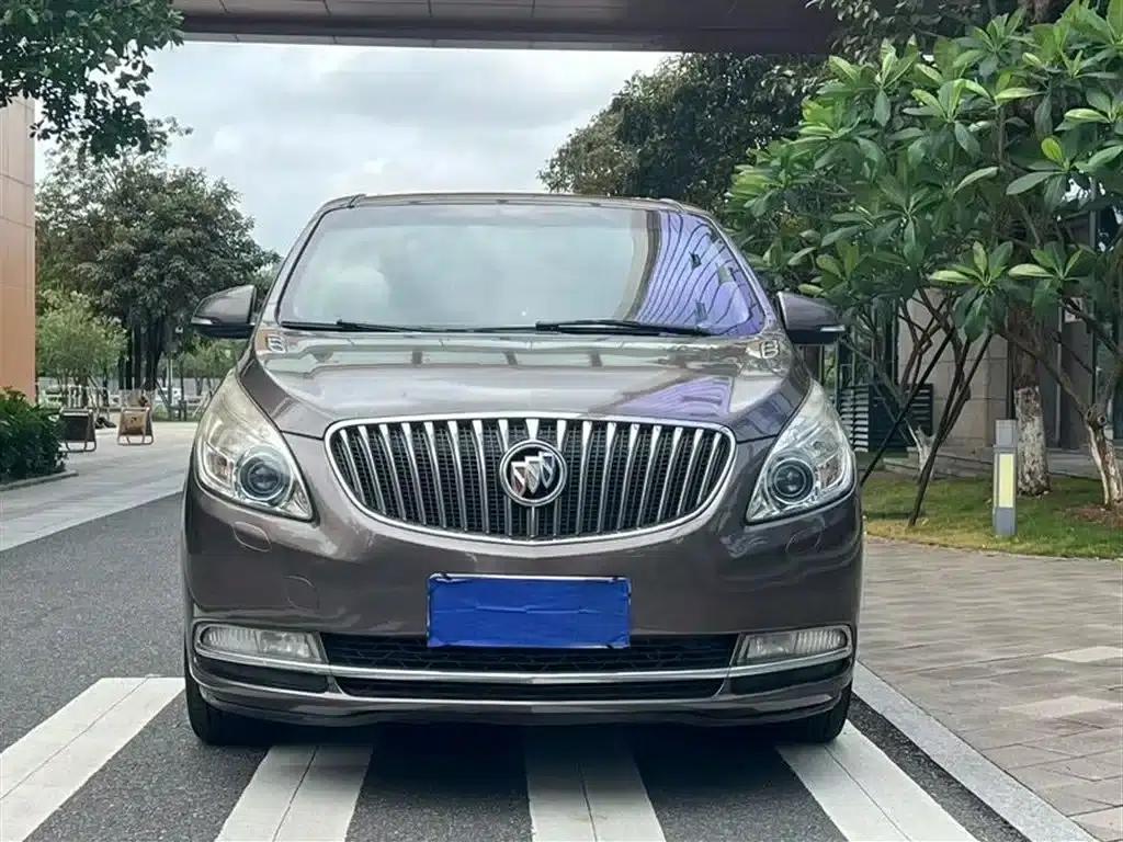 Buick GL8 2014 3.0L XT Luxury Business Flagship Edition — миниатюра 2