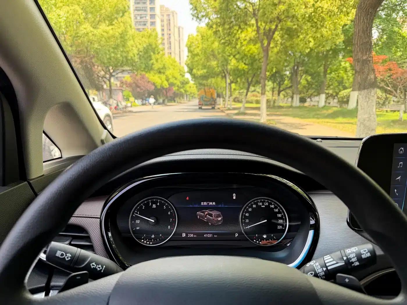 Buick GL8 2023 Land Business Class Comfort Edition — миниатюра 21