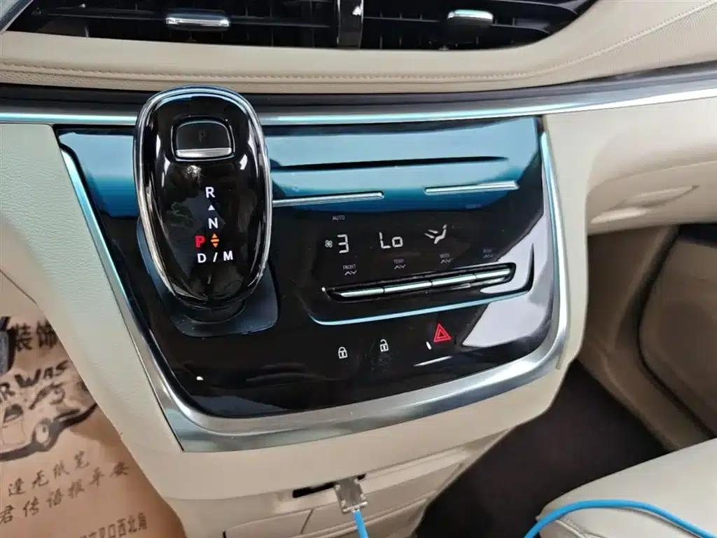 Buick GL8 2023 Facelift Land Business Class Luxury Edition — миниатюра 14