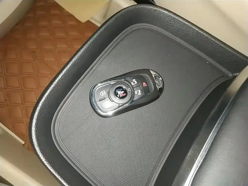 Buick GL8 2023 ES Luxury Edition — миниатюра 9