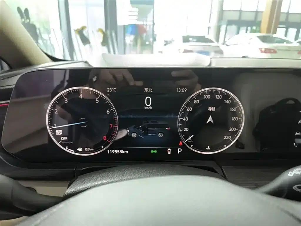 Buick GL8 2023 ES Luxury Edition — миниатюра 12