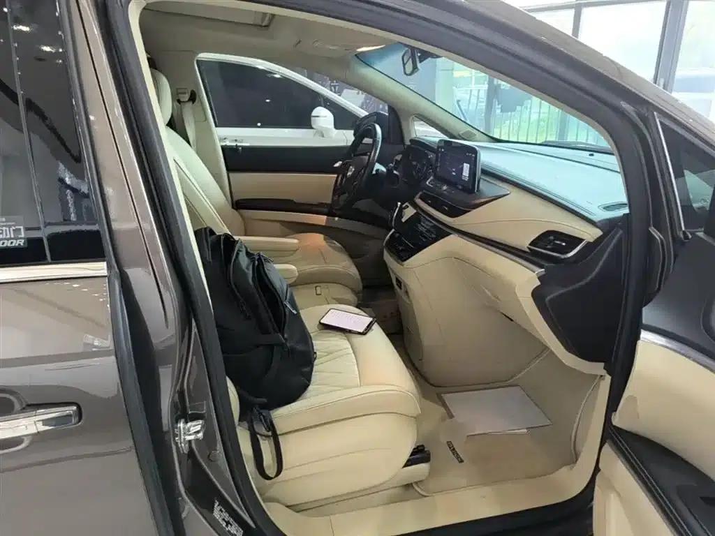 Buick GL8 2023 Facelift Land Business Class Luxury Edition — миниатюра 25