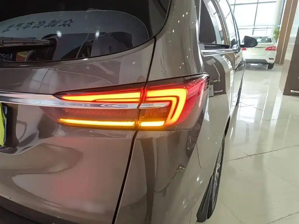 Buick GL8 2023 Facelift Land Business Class Luxury Edition — миниатюра 8