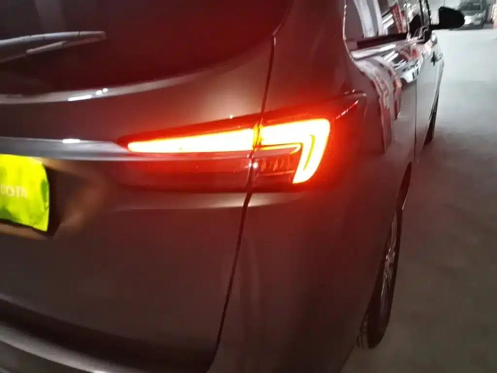 Buick GL8 2023 Facelift Land Business Class Luxury Edition — миниатюра 8