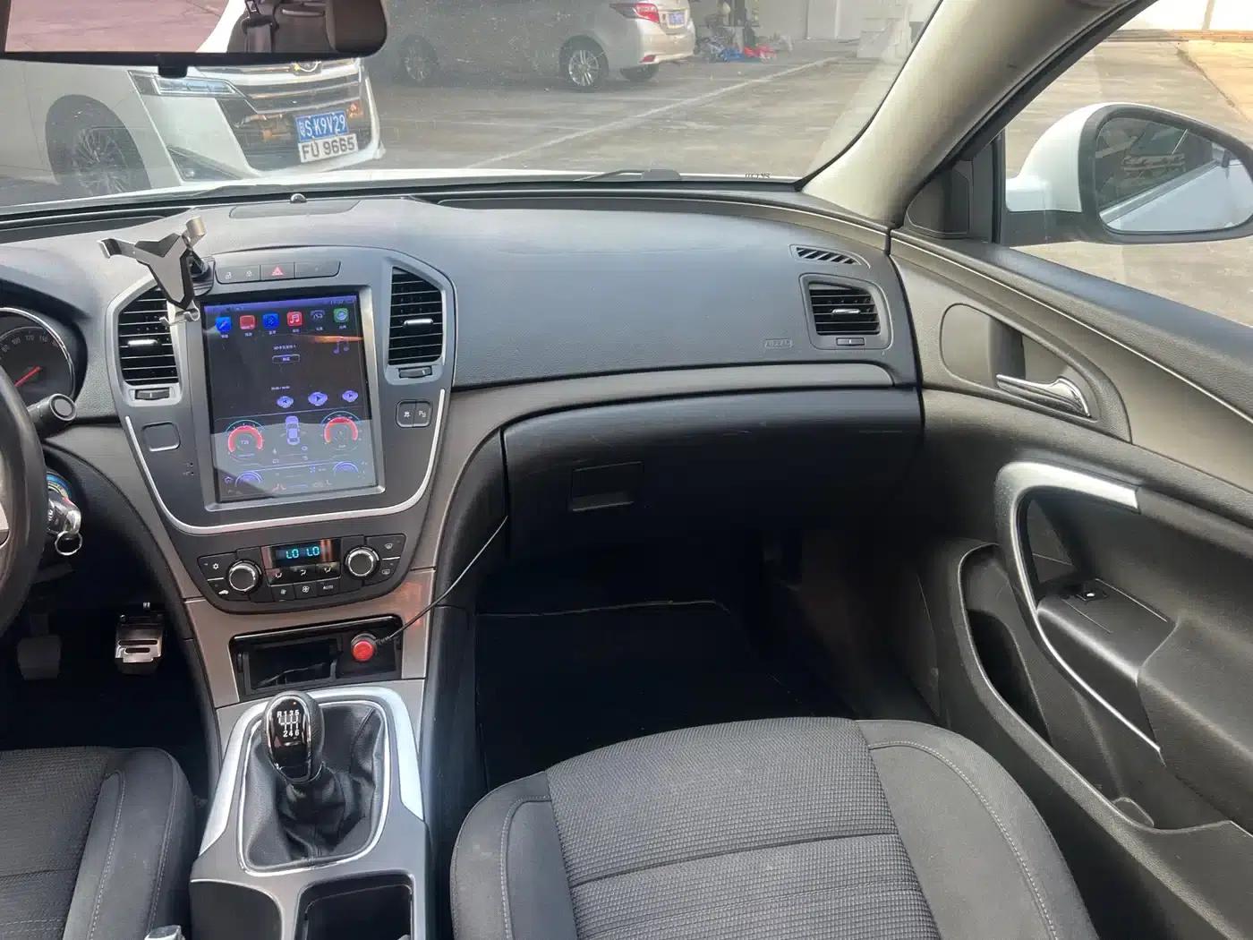 Buick Regal 2012 1.6T Manual Elite Sport Edition — миниатюра 17