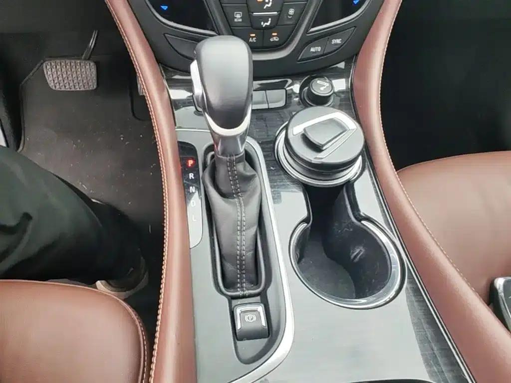 2018 Buick Envision Plus 20T 2WD Luxury — миниатюра 13