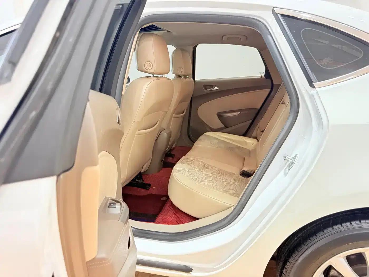 Buick Excelle GT 1.6L Manual Entry-Level Edition (2013) — миниатюра 11
