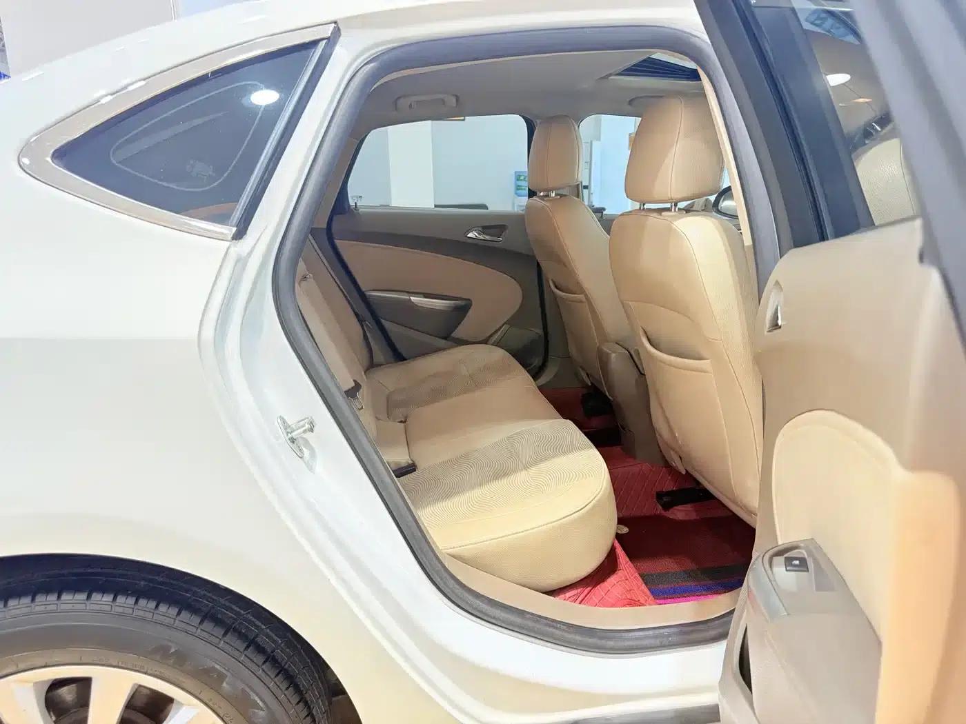 Buick Excelle GT 1.6L Manual Entry-Level Edition (2013) — миниатюра 13