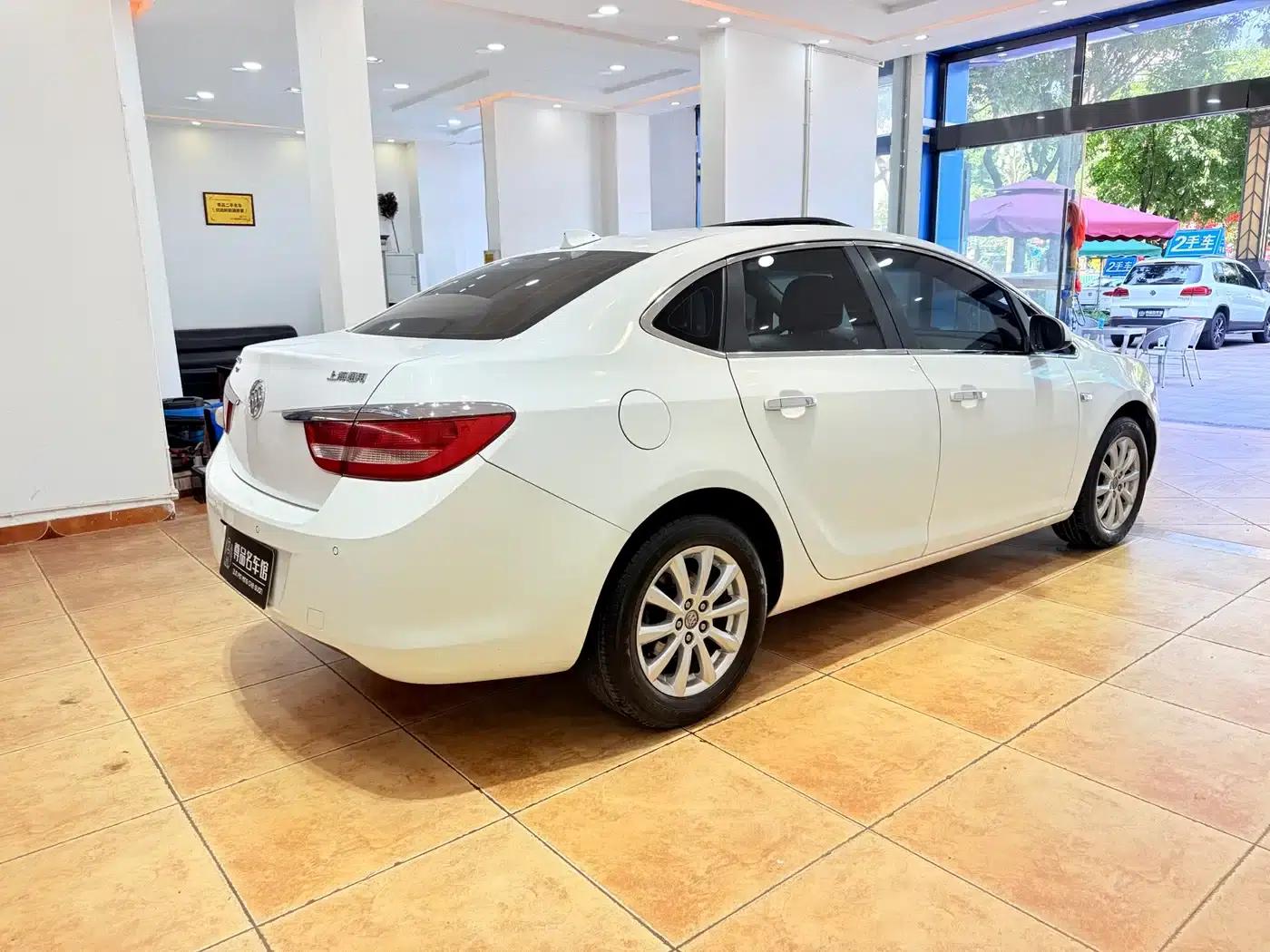 Buick Excelle GT 1.6L Manual Entry-Level Edition (2013) — миниатюра 4