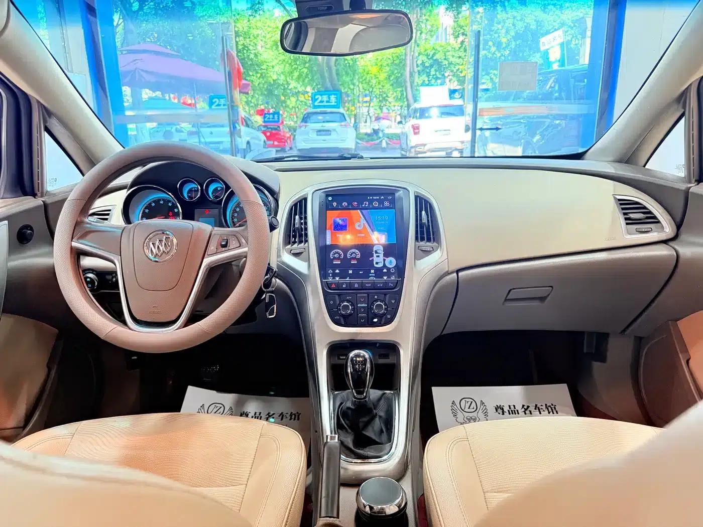 Buick Excelle GT 1.6L Manual Entry-Level Edition (2013) — миниатюра 7