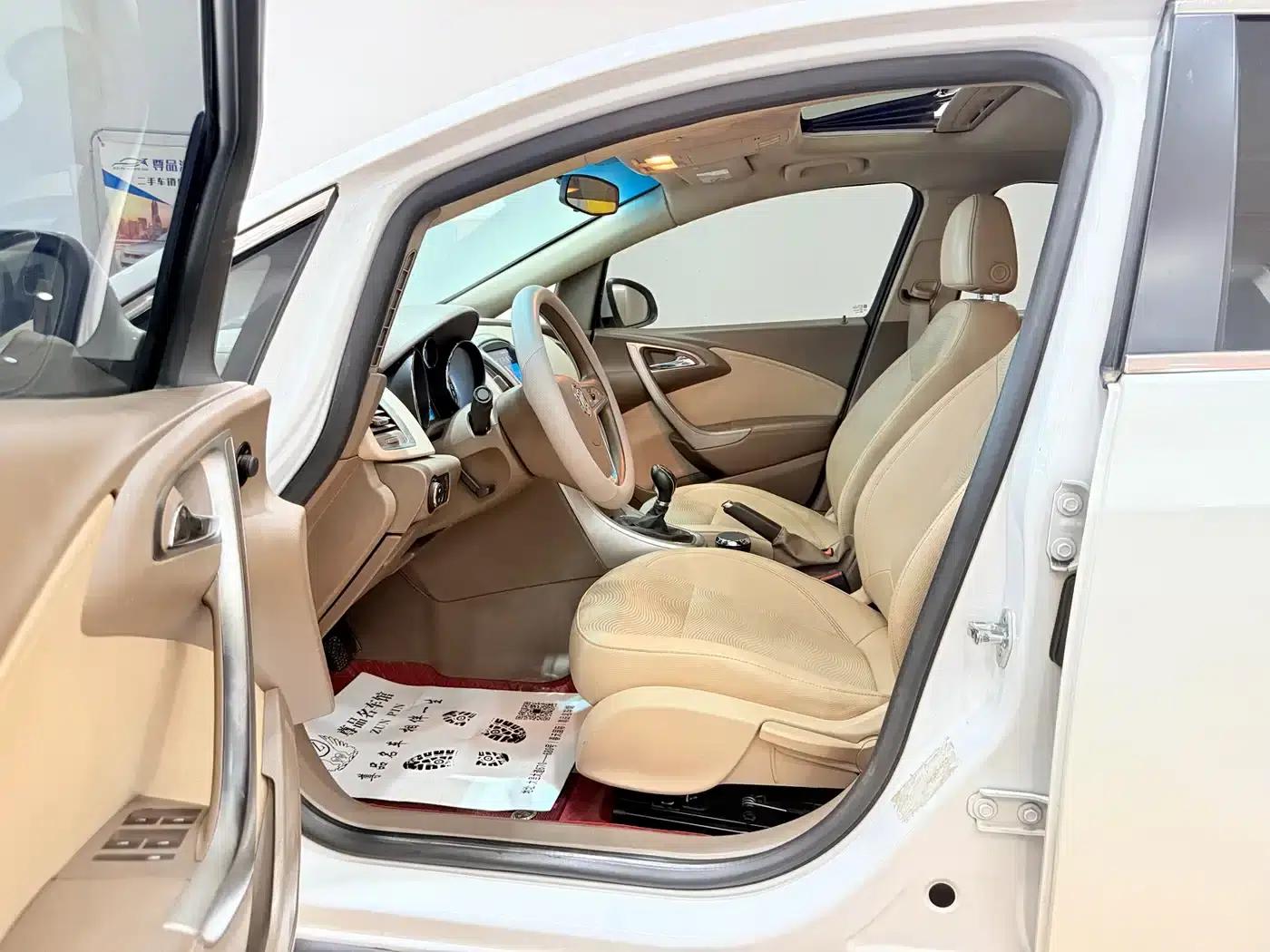 Buick Excelle GT 1.6L Manual Entry-Level Edition (2013) — миниатюра 10