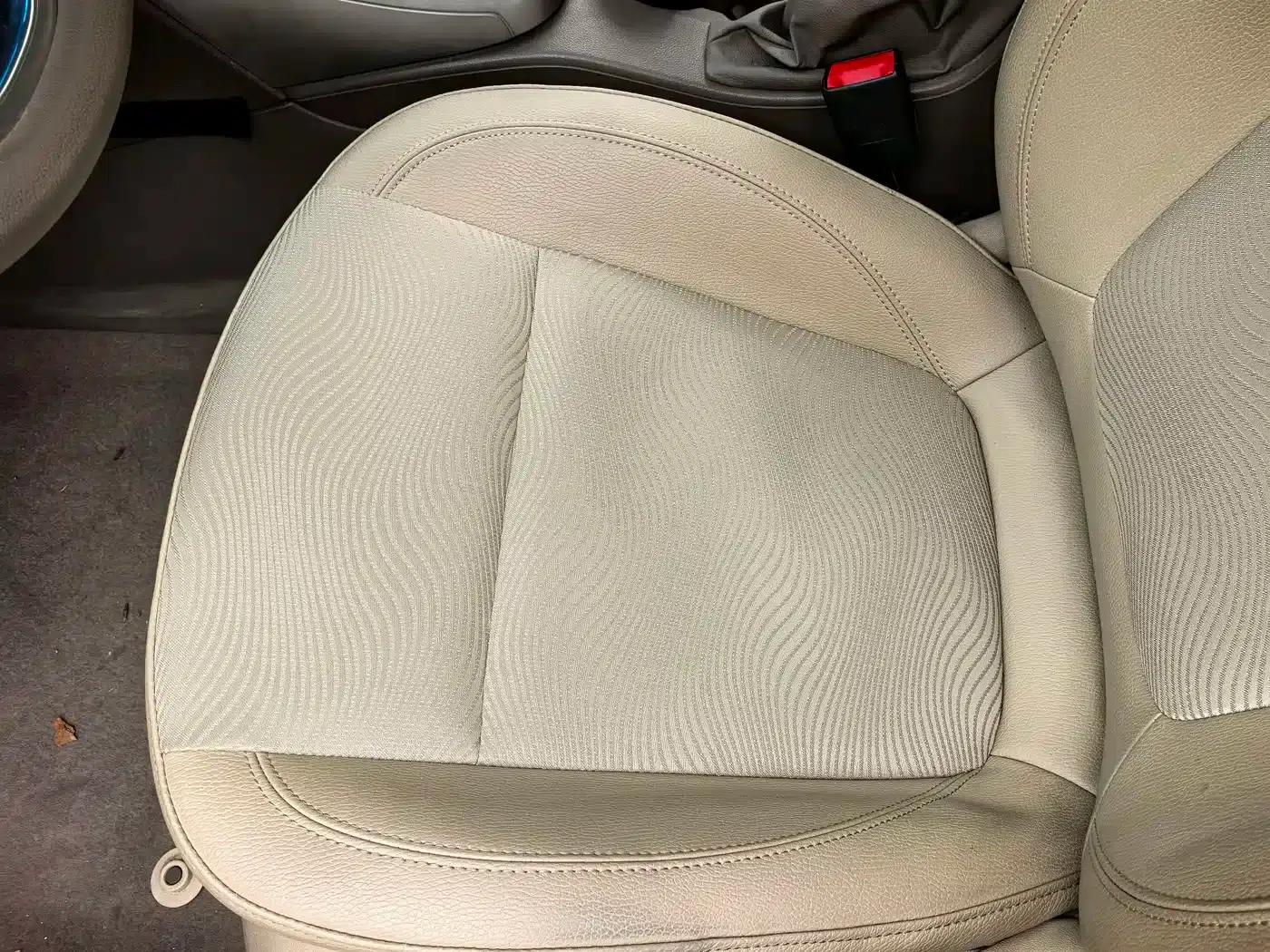 Buick Excelle GT 1.6L Manual Entry-Level Edition (2013) — миниатюра 12