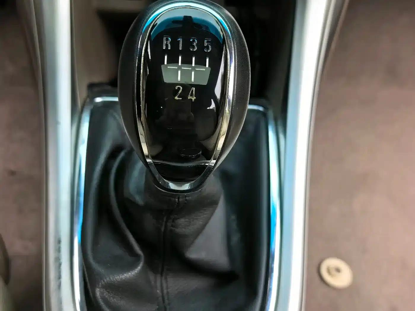Buick Excelle GT 1.6L Manual Entry-Level Edition (2013) — миниатюра 13