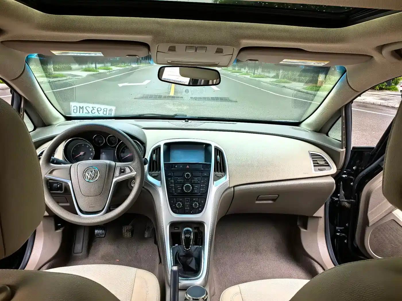 Buick Excelle GT 1.6L Manual Entry-Level Edition (2013) — миниатюра 15
