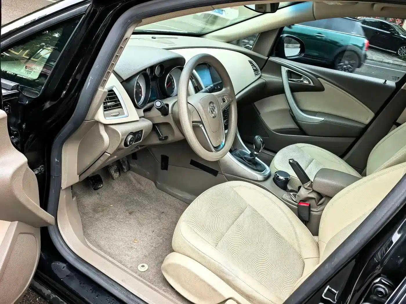 Buick Excelle GT 1.6L Manual Entry-Level Edition (2013) — миниатюра 7